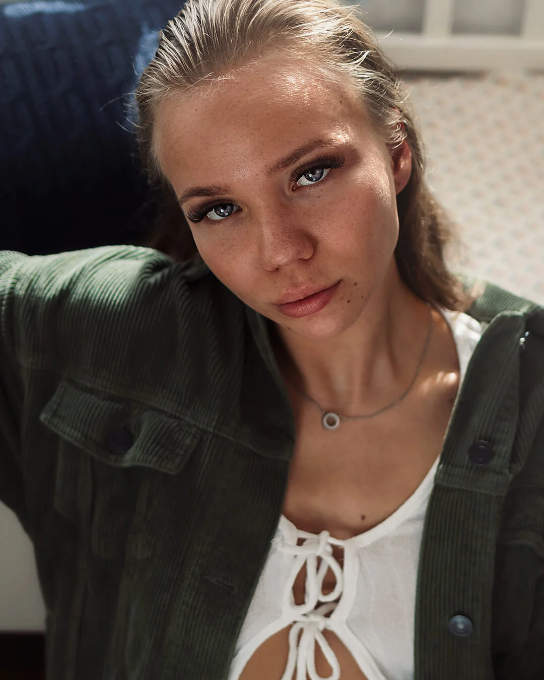 Porträttfotografering - kvinna (Lydia Karlén) med vackra ögon. Uppsala län. Portrait photography - woman (Lydia Karlén) with beautiful eyes.